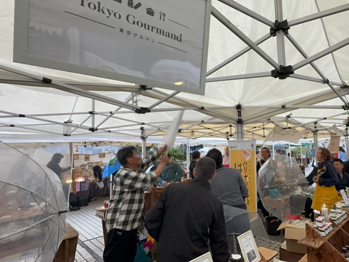 Aoyama Farmers Market Bee Day 2025 under the rain
