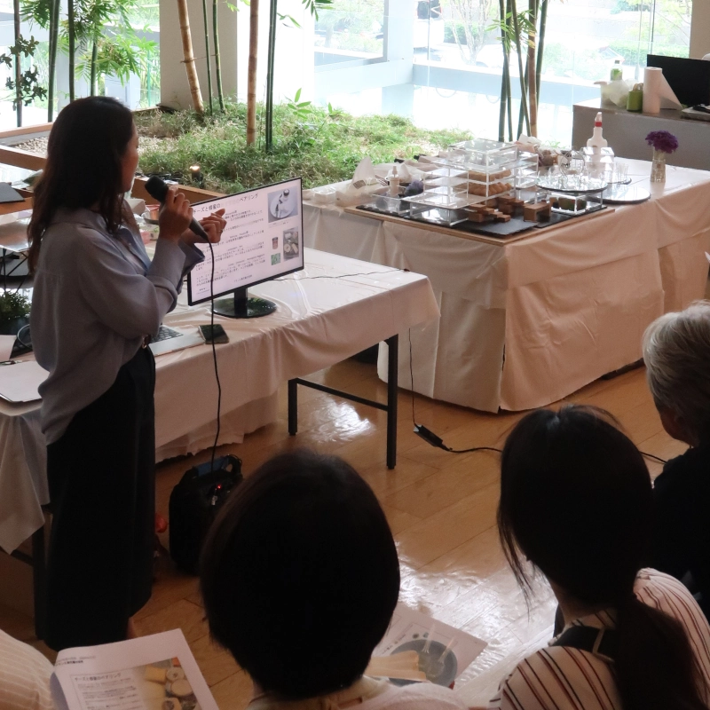 Mikiko Borghi from Tokyo Gourmand presenting Cheese and honey pairing at CAFAJ event